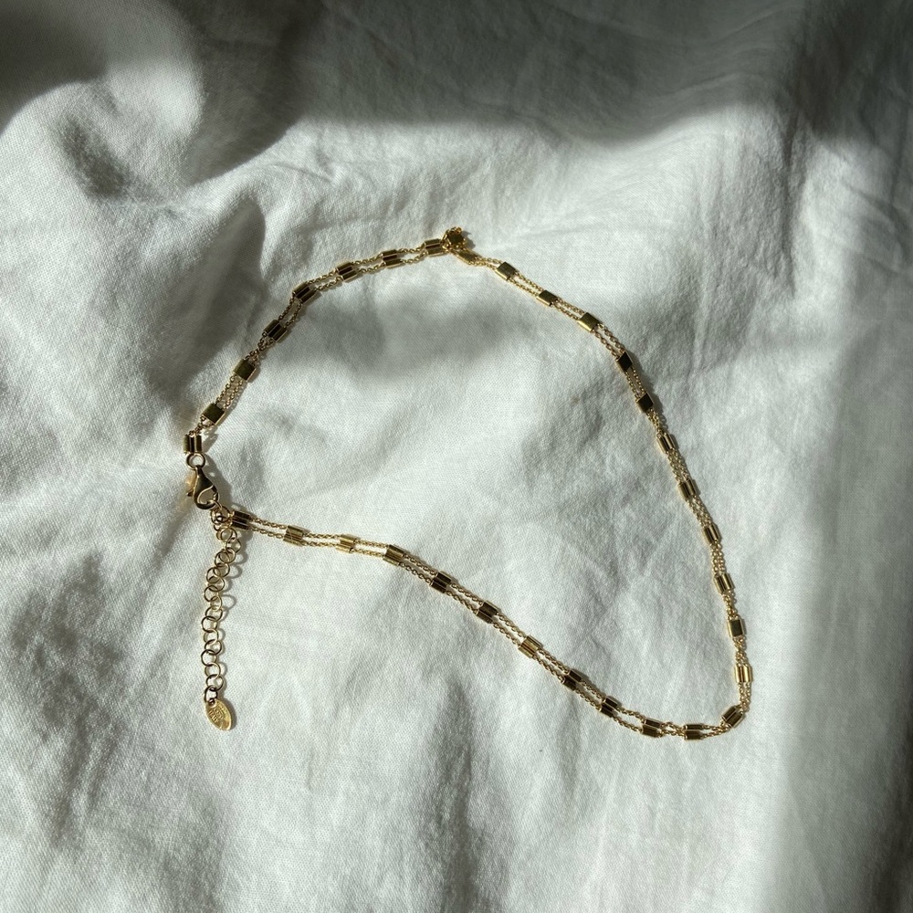 gold chain / necklace